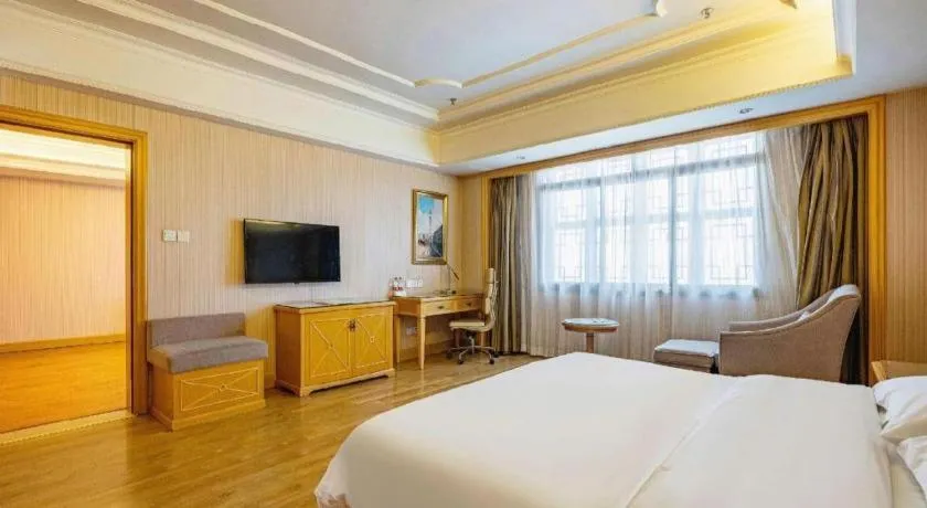 Bed in Vienna International Hotel Lhasa Potala Palace