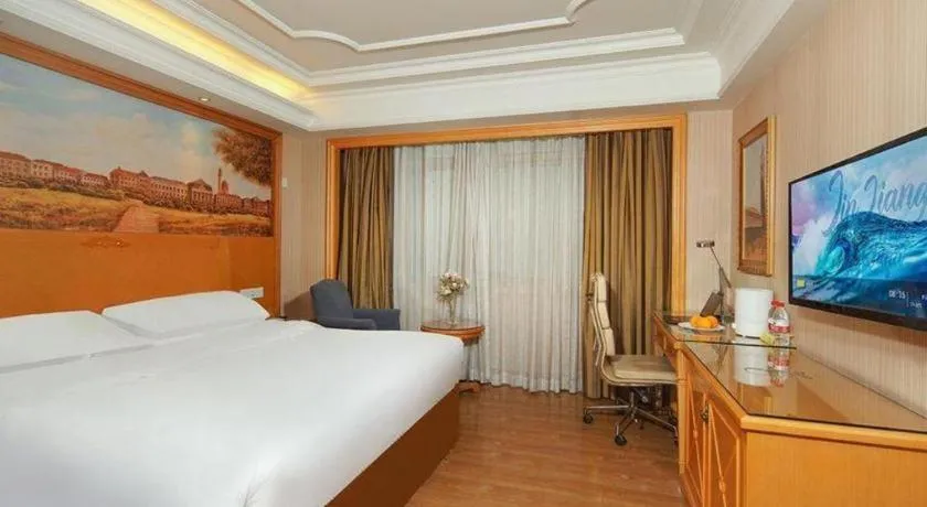 Bed in Vienna International Hotel Lhasa Potala Palace