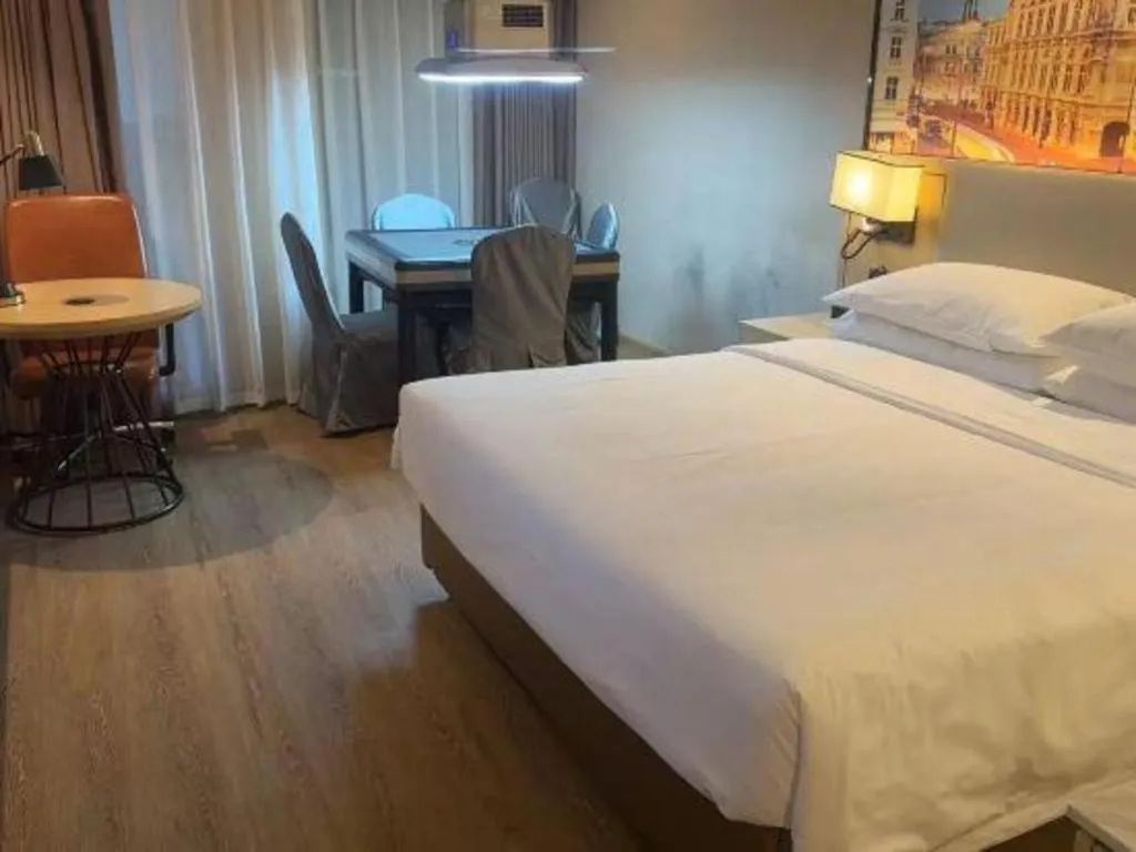 Bed in Vienna International Hotel Guangzhou Baiyun Dayuanli Plaza
