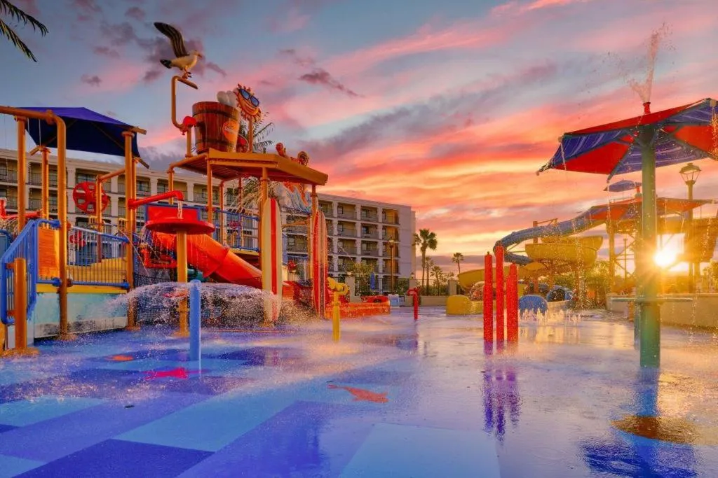 Courtyard by Marriott Anaheim Theme Park Entrance