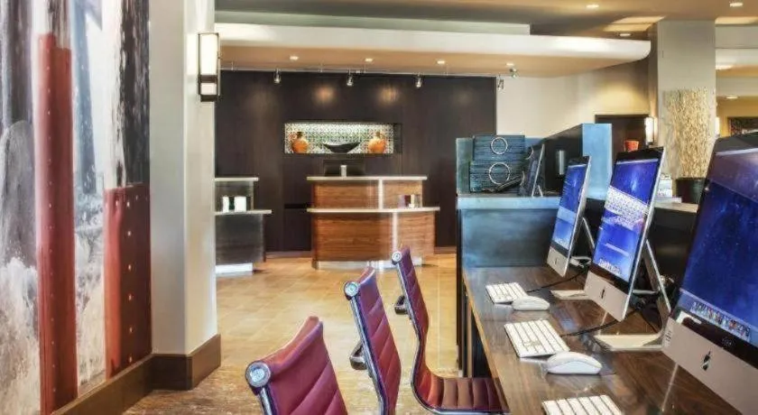 Courtyard by Marriott Anaheim Theme Park Entrance