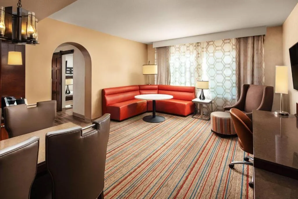 Courtyard by Marriott Anaheim Theme Park Entrance