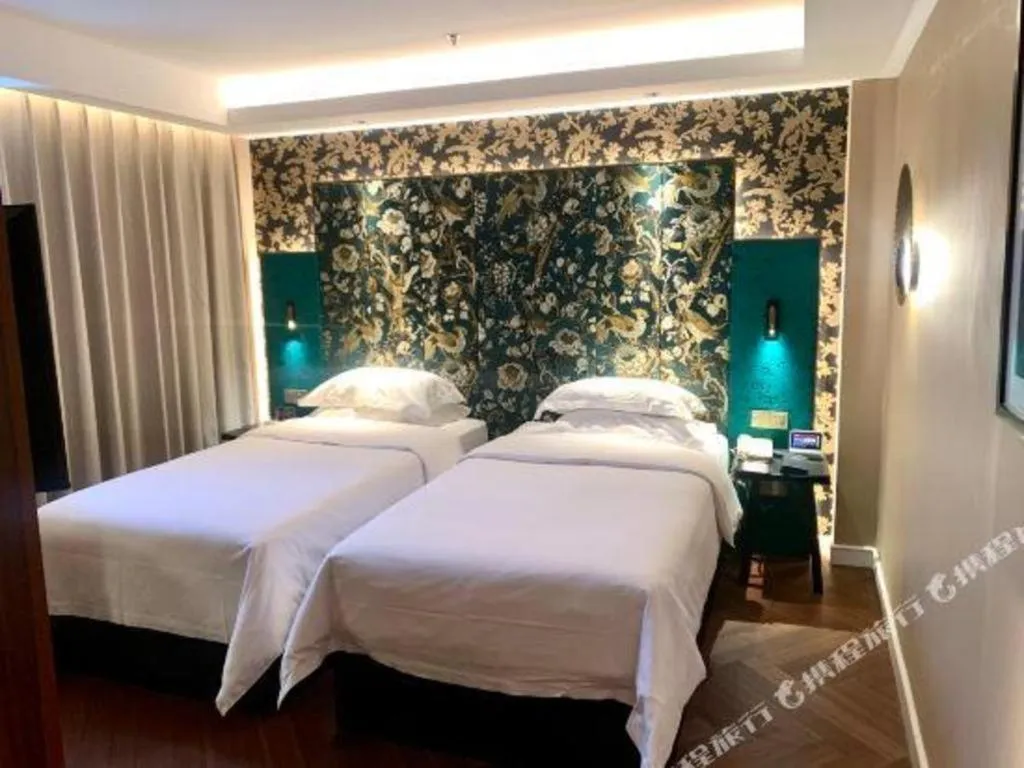 Bed in Jinjiang Metropolo Shanghai Minhang