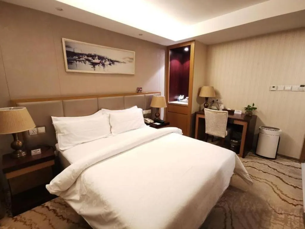 Bed in Jinjiang Metropolo Shanghai Minhang