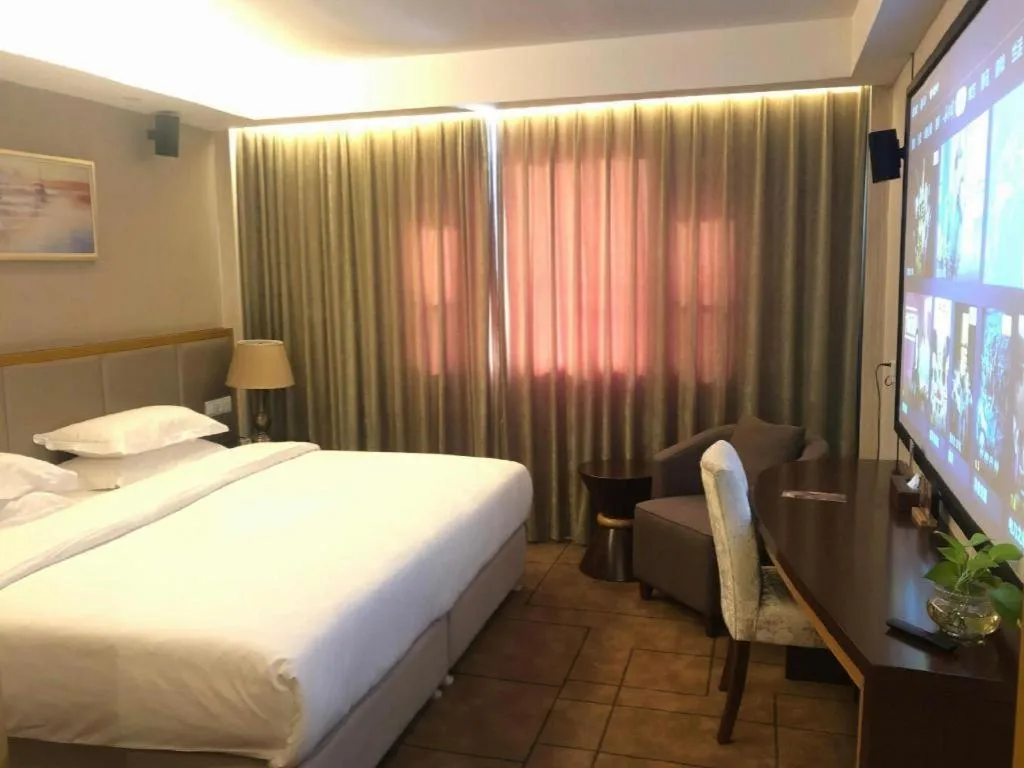 Bed in Jinjiang Metropolo Shanghai Minhang