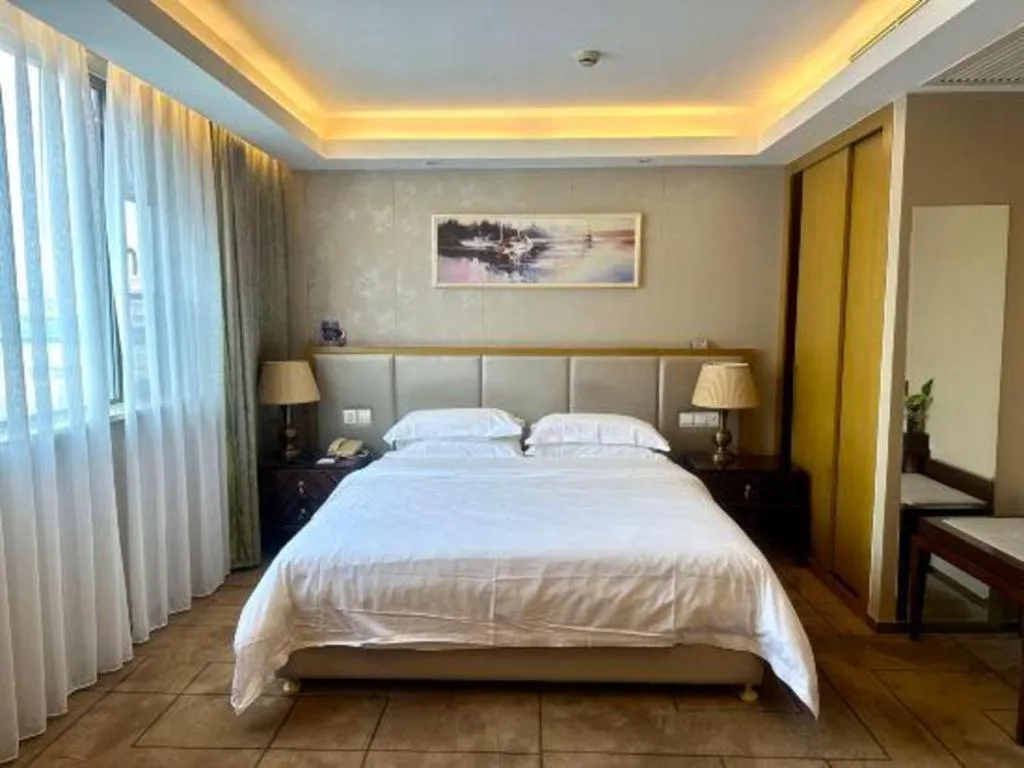 Bed in Jinjiang Metropolo Shanghai Minhang