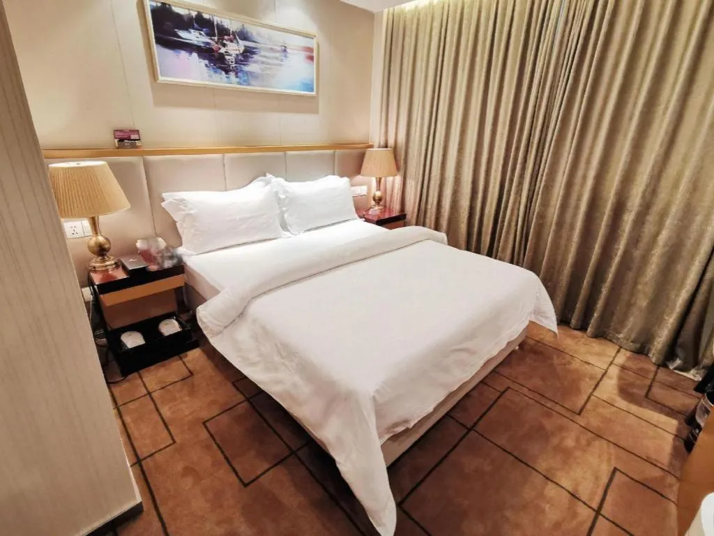 Bed in Jinjiang Metropolo Shanghai Minhang