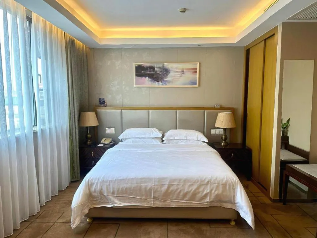 Bed in Jinjiang Metropolo Shanghai Minhang