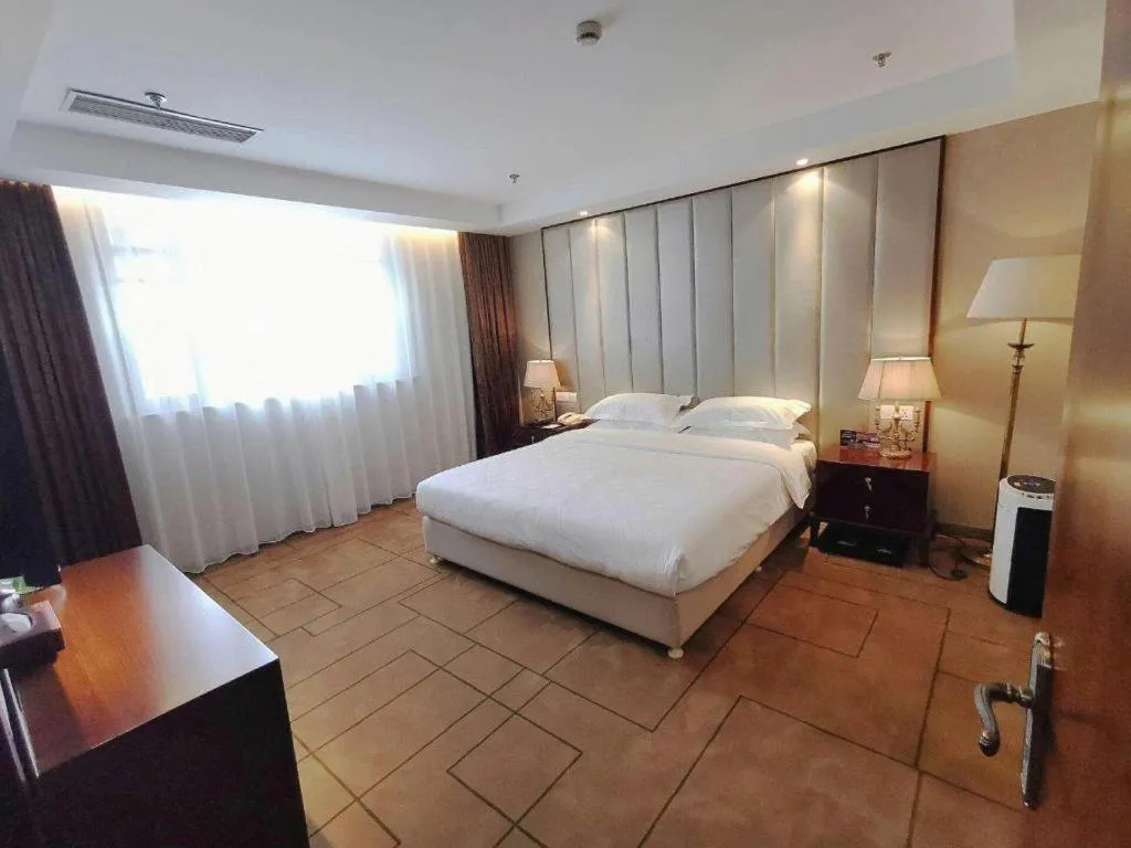 Bed in Jinjiang Metropolo Shanghai Minhang