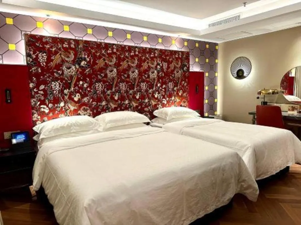 Bed in Jinjiang Metropolo Shanghai Minhang