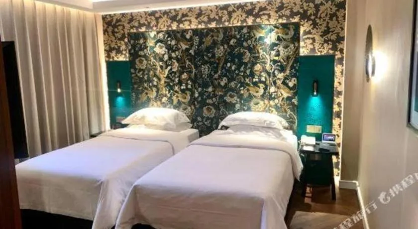 Bed in Jinjiang Metropolo Shanghai Minhang