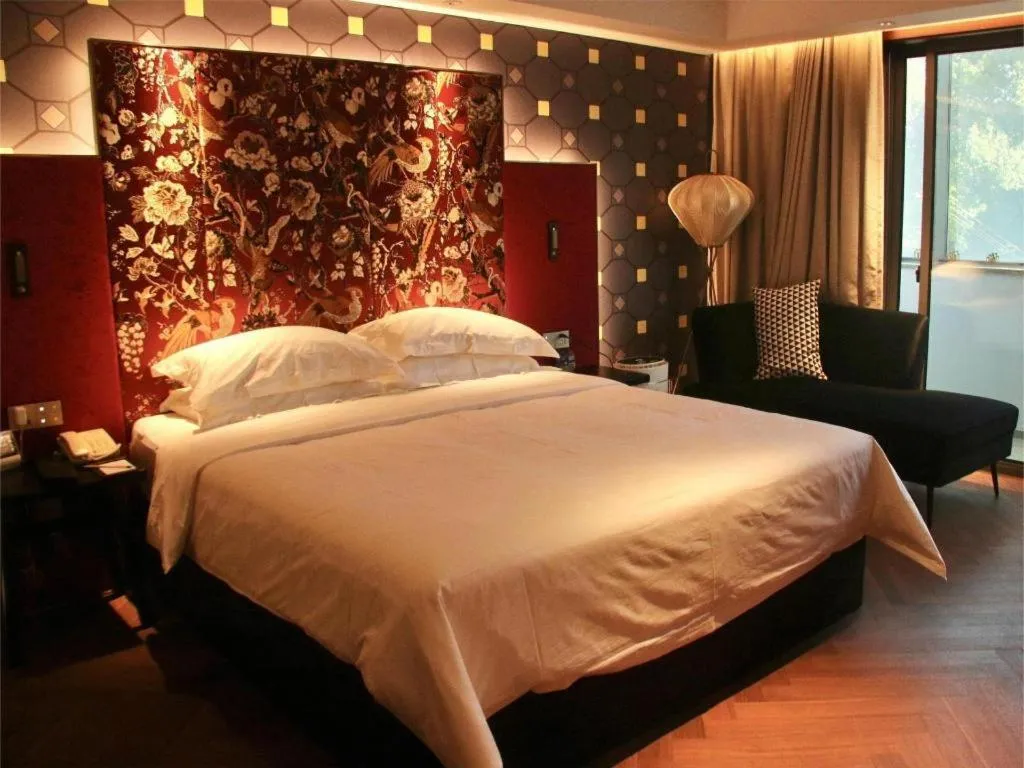 Bed in Jinjiang Metropolo Shanghai Minhang