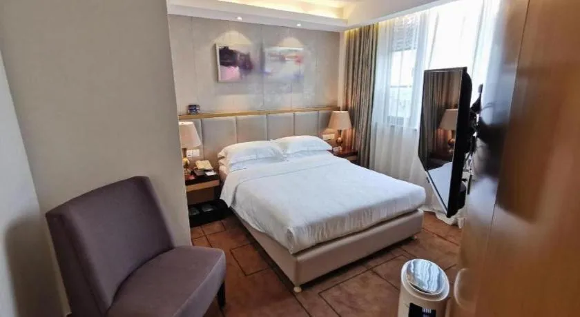 Bed in Jinjiang Metropolo Shanghai Minhang