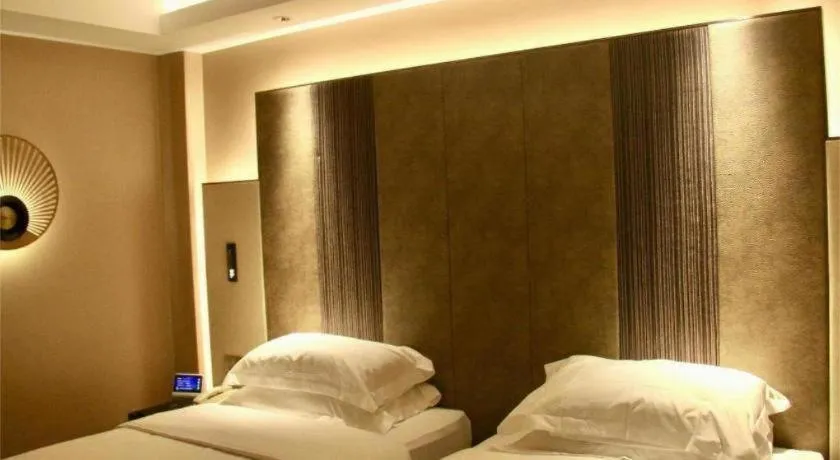 Bed in Jinjiang Metropolo Shanghai Minhang