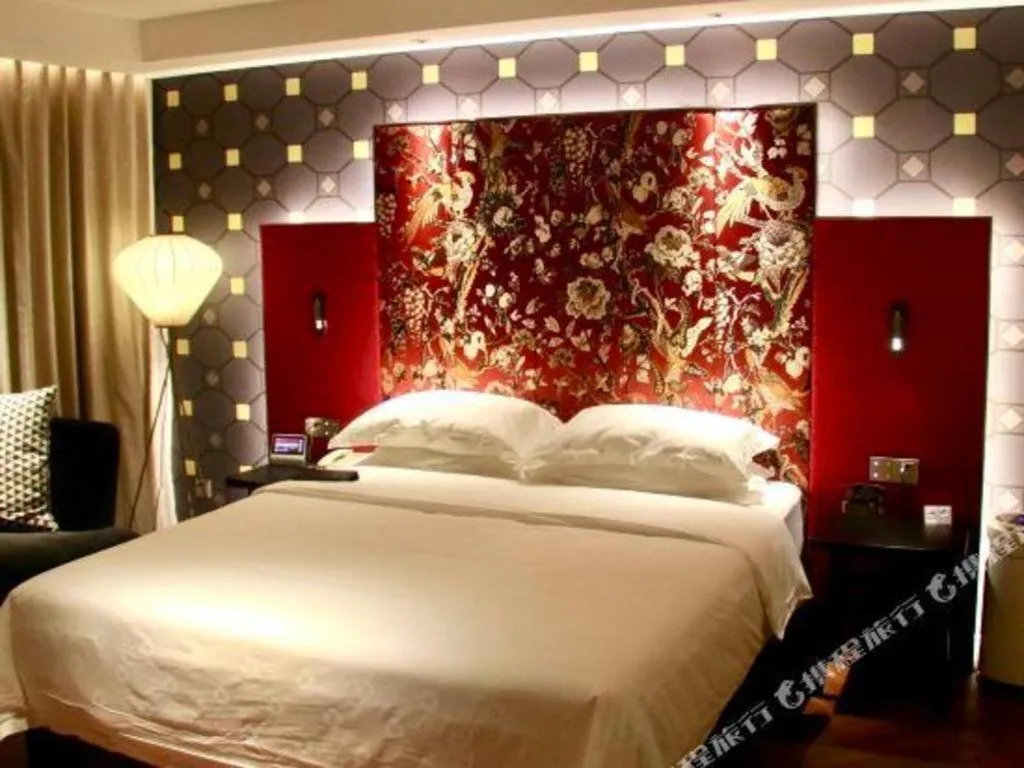 Bed in Jinjiang Metropolo Shanghai Minhang