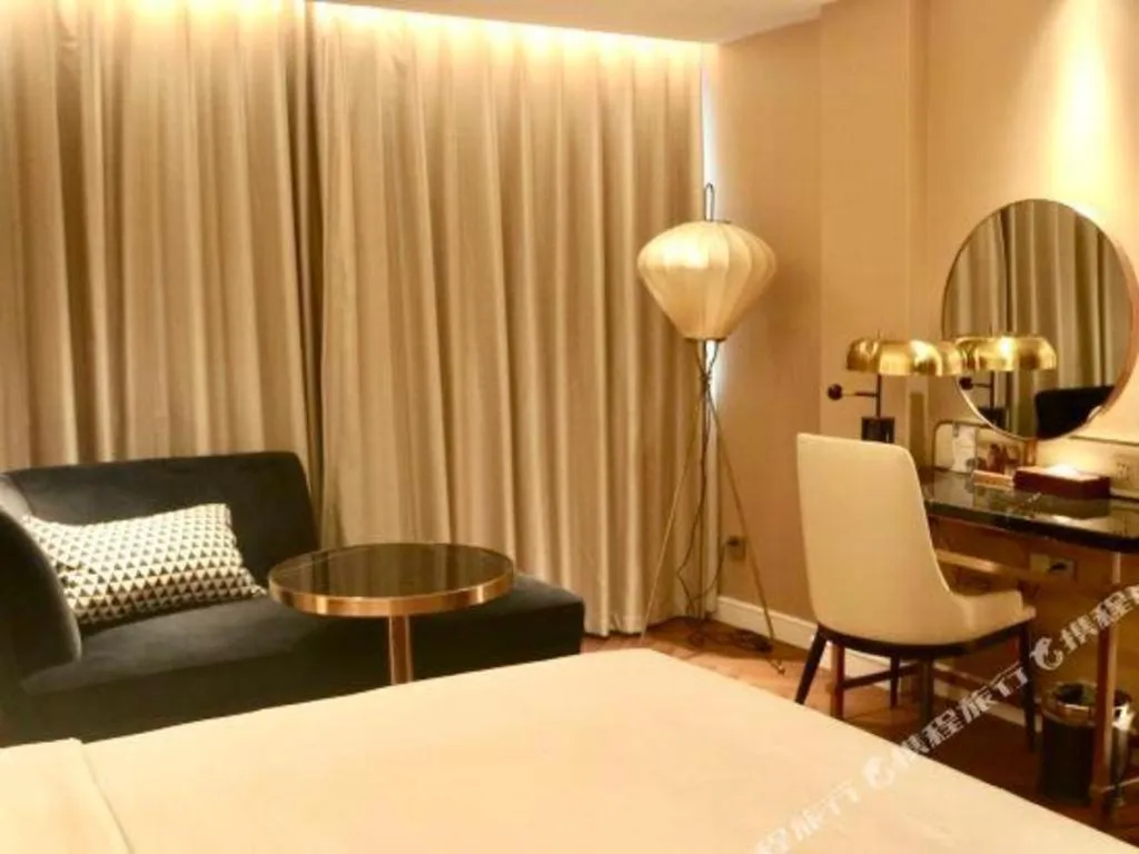 Bed in Jinjiang Metropolo Shanghai Minhang