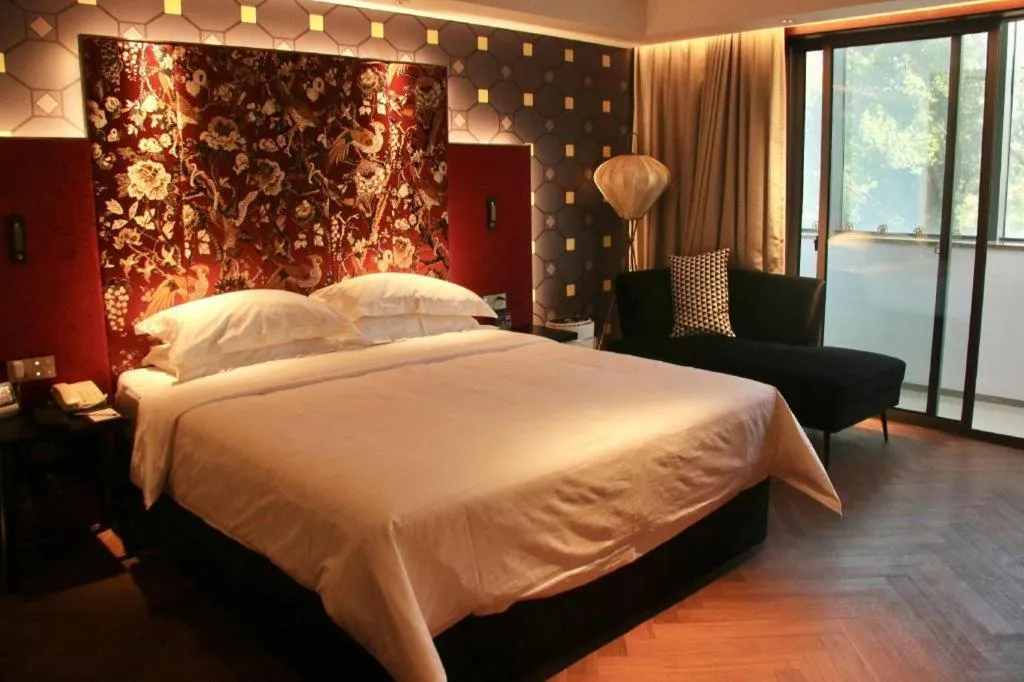 Bed in Jinjiang Metropolo Shanghai Minhang