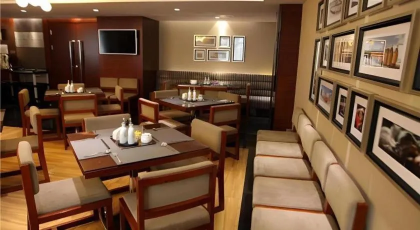 Echeng Hotel Wuhan Optics Valley Square Yangjiawan Metro Station