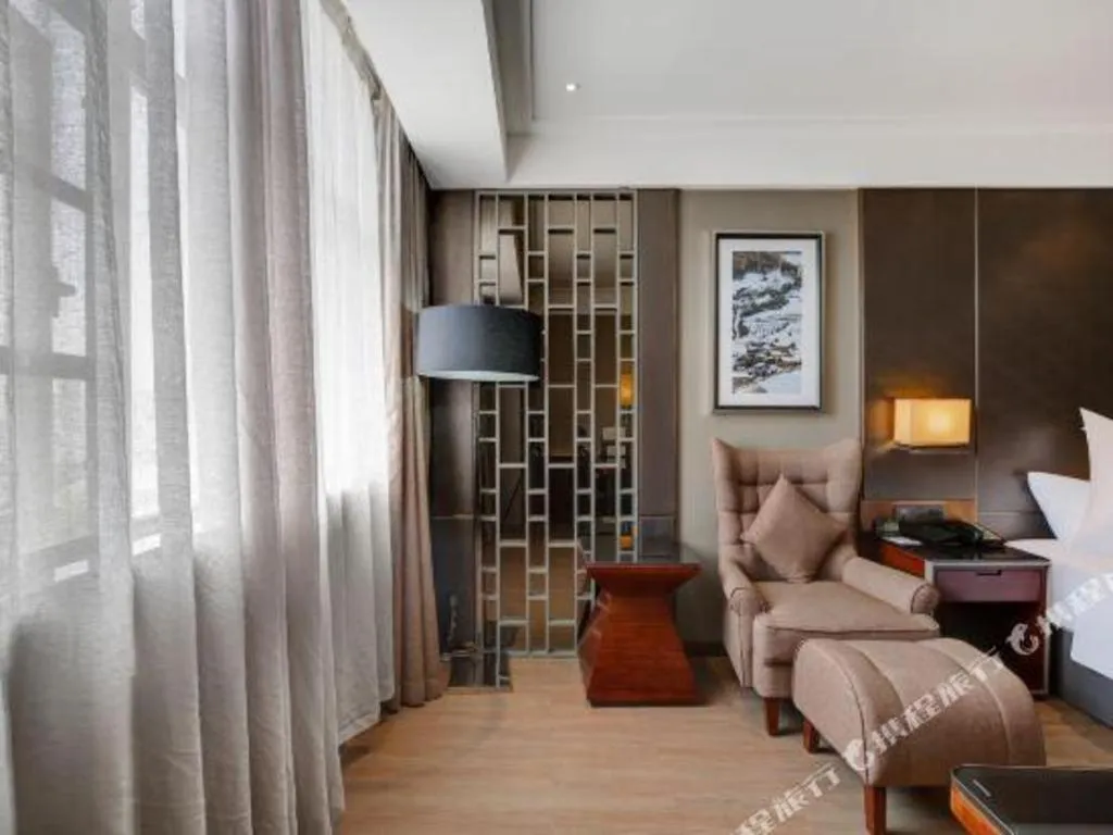 Echeng Hotel Wuhan Optics Valley Square Yangjiawan Metro Station