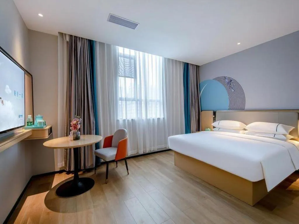 Bed in City Comfort Inn Wuzhou Municipal Square