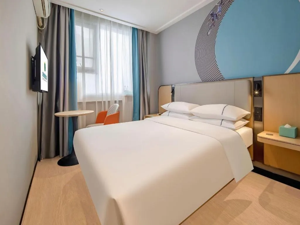 Bed in City Comfort Inn Wuzhou Municipal Square