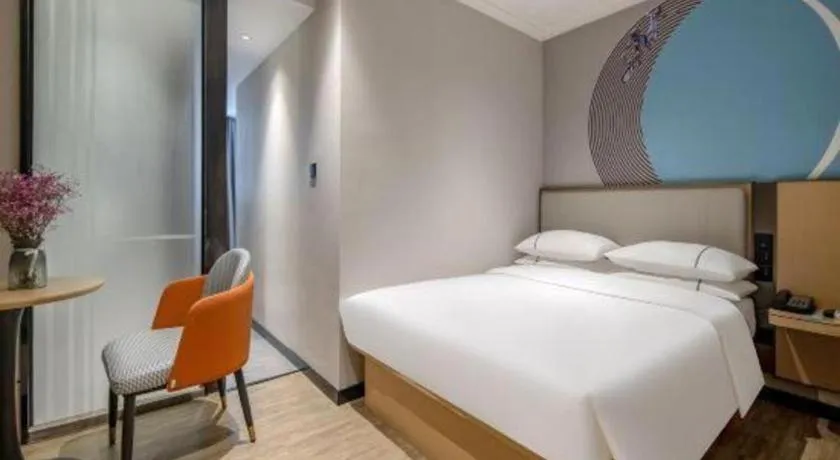 Bed in City Comfort Inn Wuzhou Municipal Square