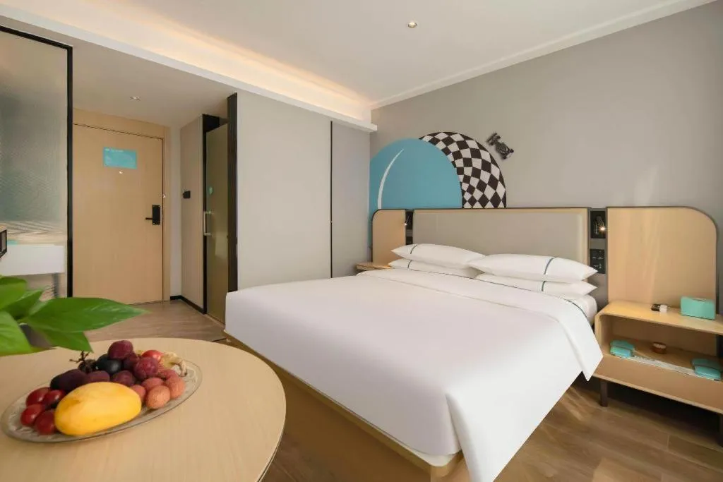 Bed in City Comfort Inn Wuzhou Municipal Square