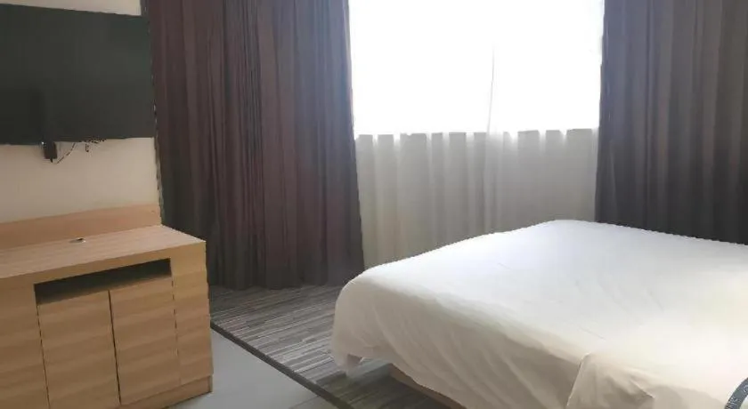 Bed in City Comfort Inn Wuzhou Municipal Square