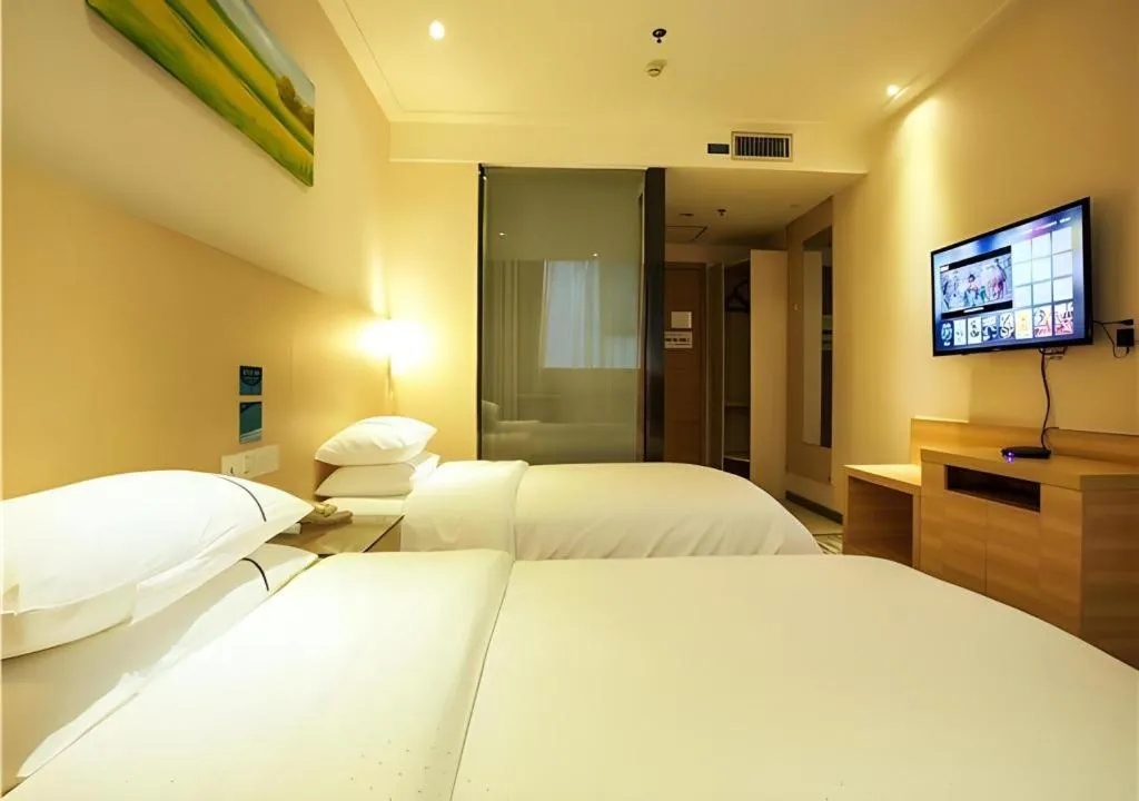 Bed in City Comfort Inn Wuzhou Municipal Square