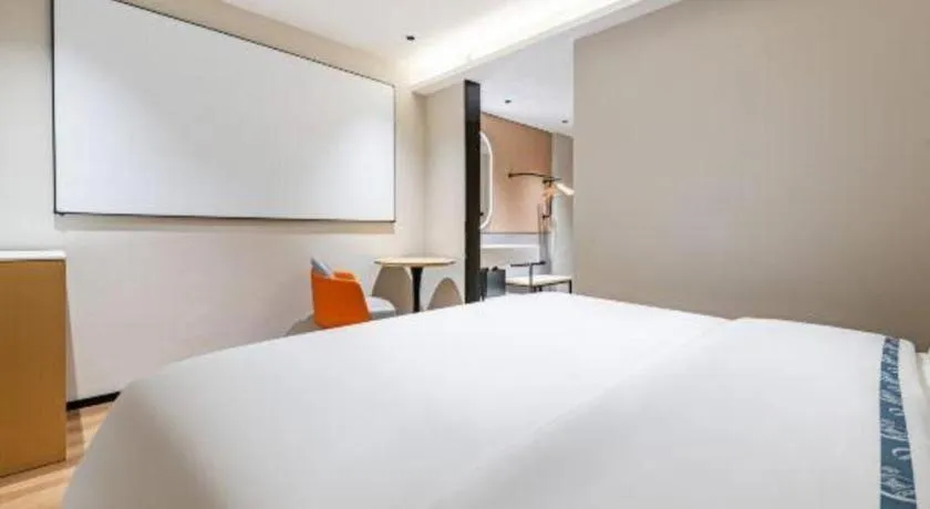 Bed in City Comfort Inn Wuzhou Municipal Square