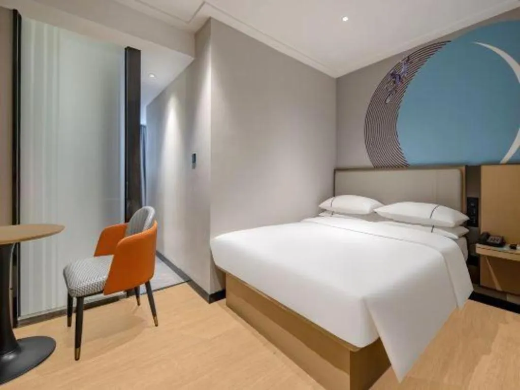 Bed in City Comfort Inn Wuzhou Municipal Square