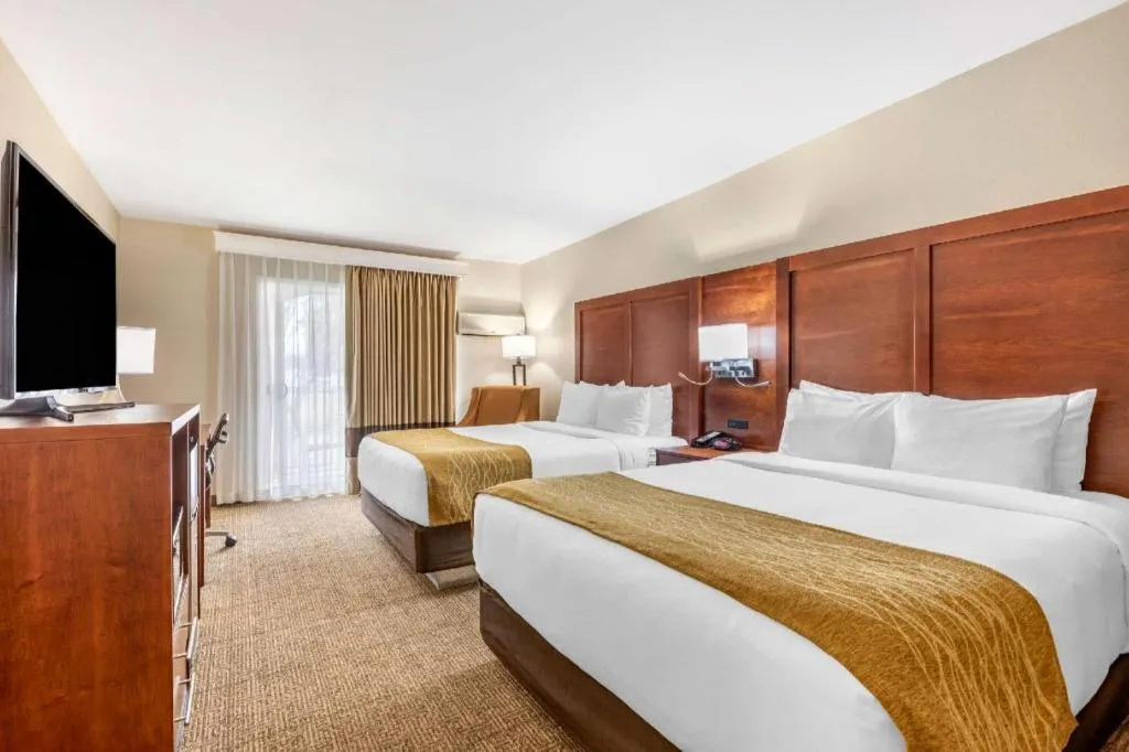 Bed in Comfort Inn Escondido San Diego North County