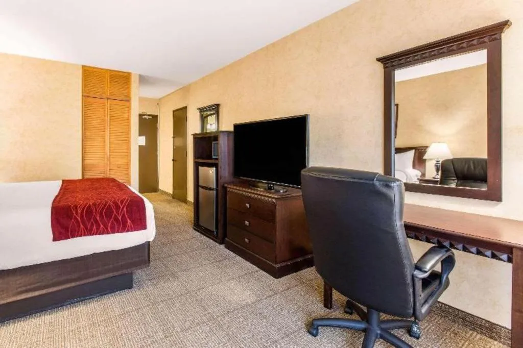 Bed in Comfort Inn Escondido San Diego North County