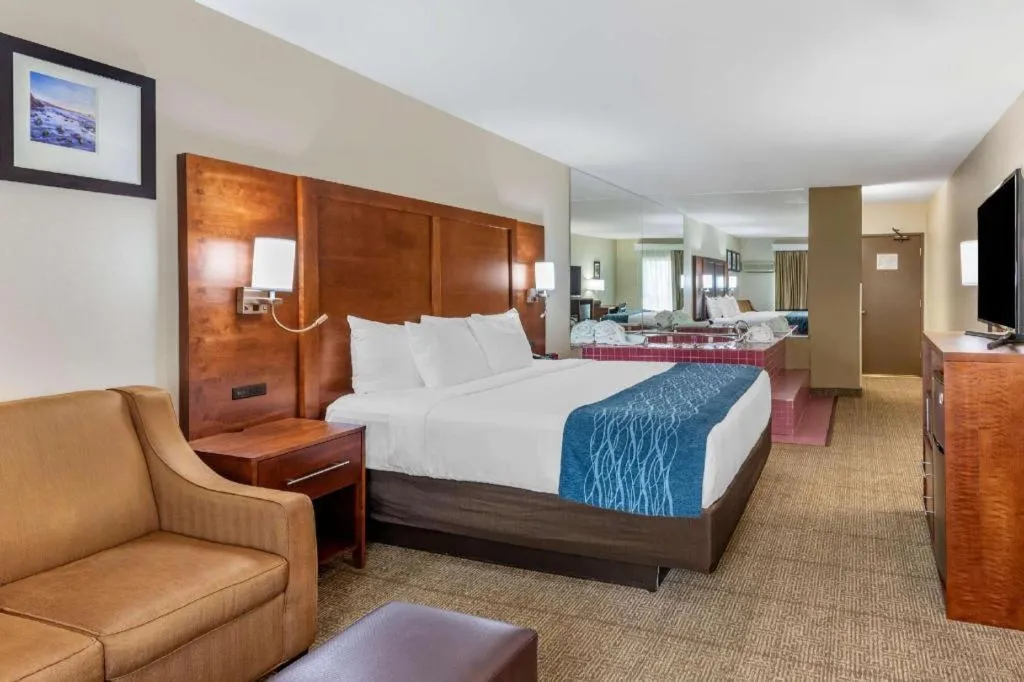 Bed in Comfort Inn Escondido San Diego North County