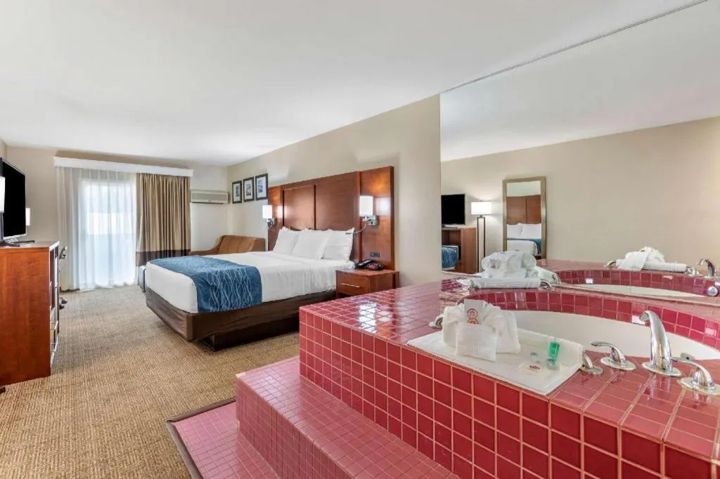 Bed in Comfort Inn Escondido San Diego North County