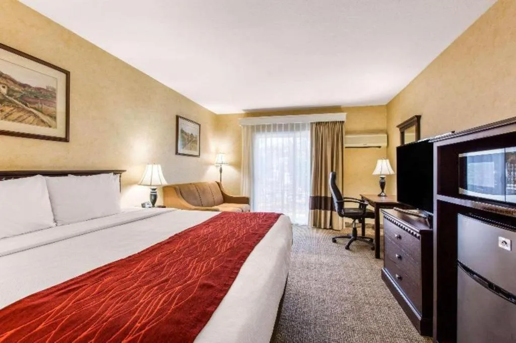 Bed in Comfort Inn Escondido San Diego North County