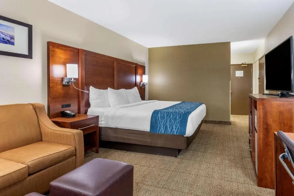 Bed in Comfort Inn Escondido San Diego North County