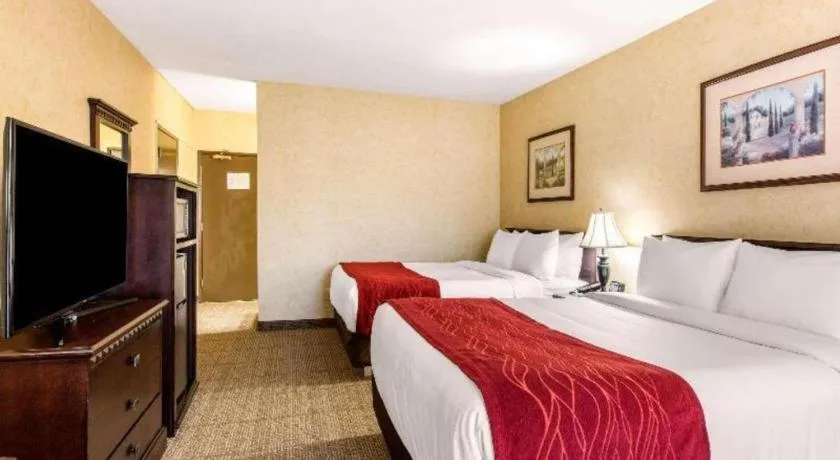 Bed in Comfort Inn Escondido San Diego North County