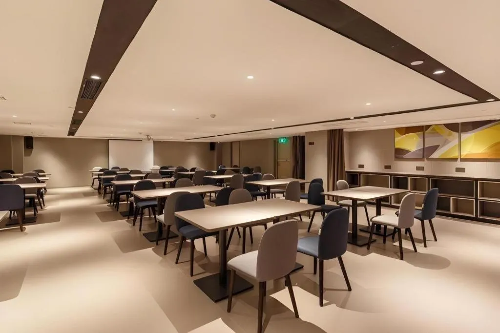 Home Inn Selected Guangzhou Zhujiang New Town Wuyangcun Metro Station