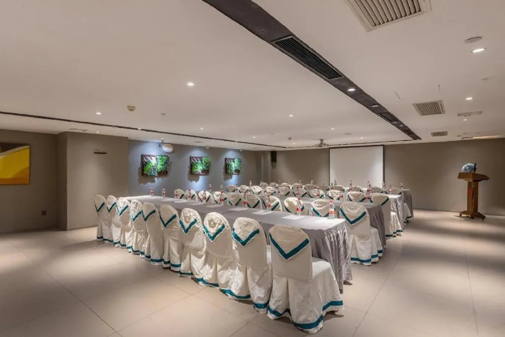 Home Inn Selected Guangzhou Zhujiang New Town Wuyangcun Metro Station