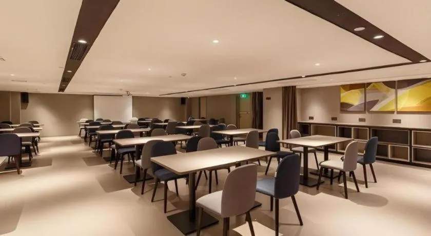 Home Inn Selected Guangzhou Zhujiang New Town Wuyangcun Metro Station