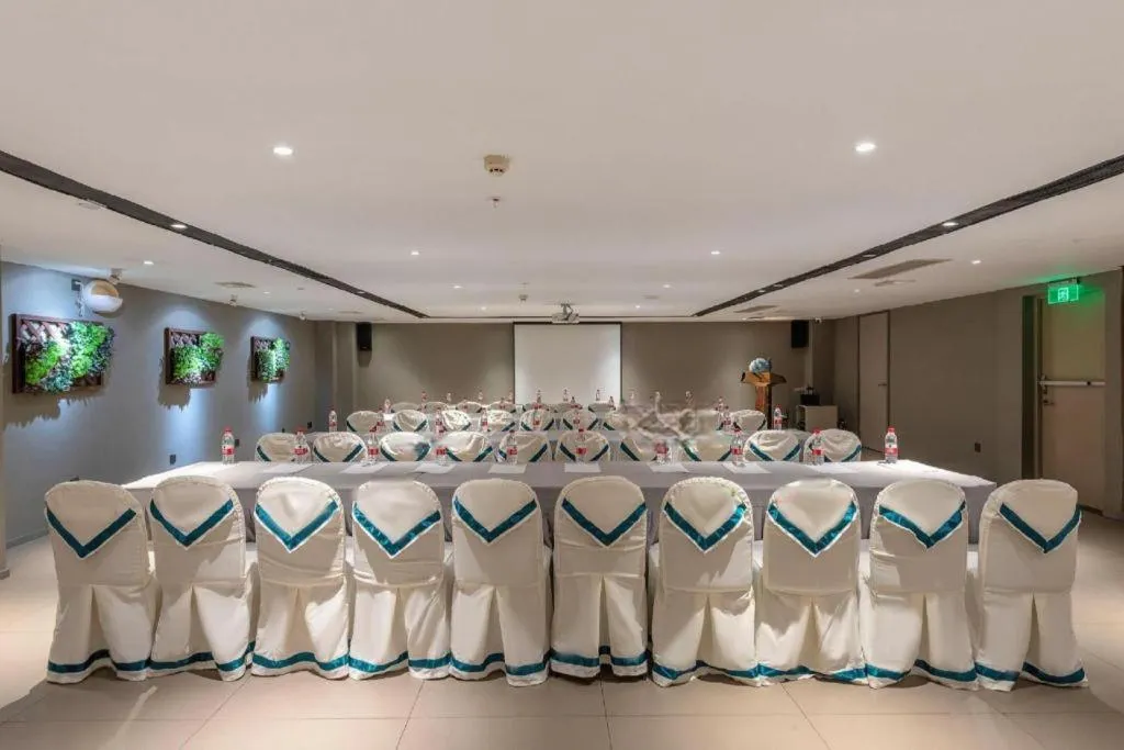 Home Inn Selected Guangzhou Zhujiang New Town Wuyangcun Metro Station