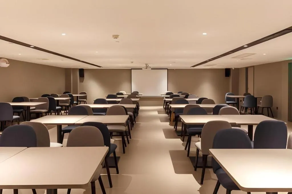 Home Inn Selected Guangzhou Zhujiang New Town Wuyangcun Metro Station