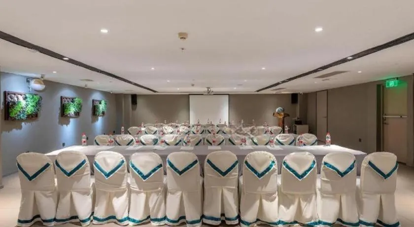 Home Inn Selected Guangzhou Zhujiang New Town Wuyangcun Metro Station