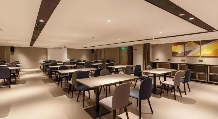 Home Inn Selected Guangzhou Zhujiang New Town Wuyangcun Metro Station