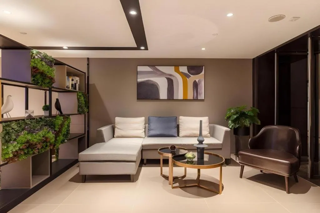 Home Inn Selected Guangzhou Zhujiang New Town Wuyangcun Metro Station