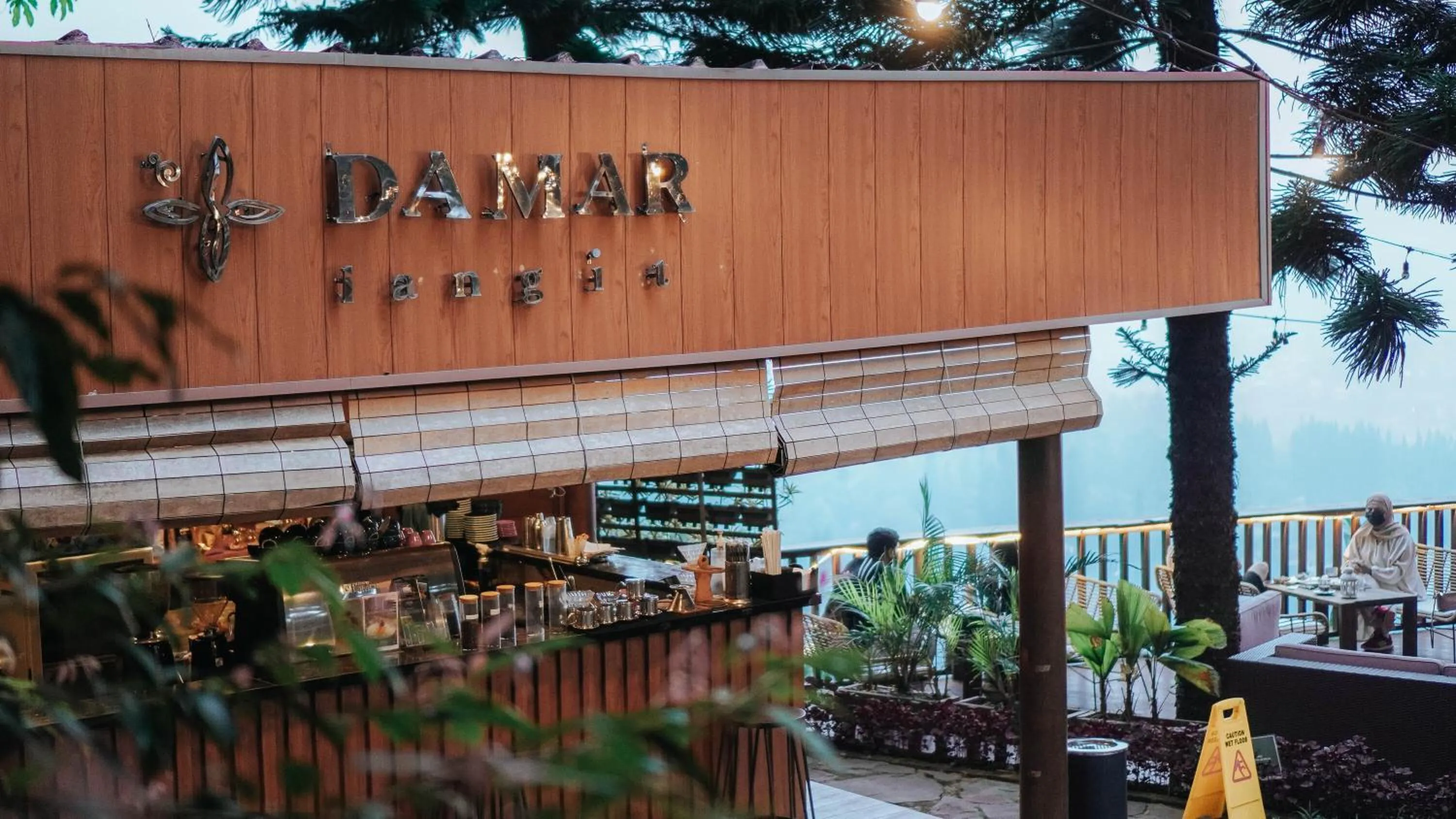 Restaurant/places to eat in Damar Langit Resort