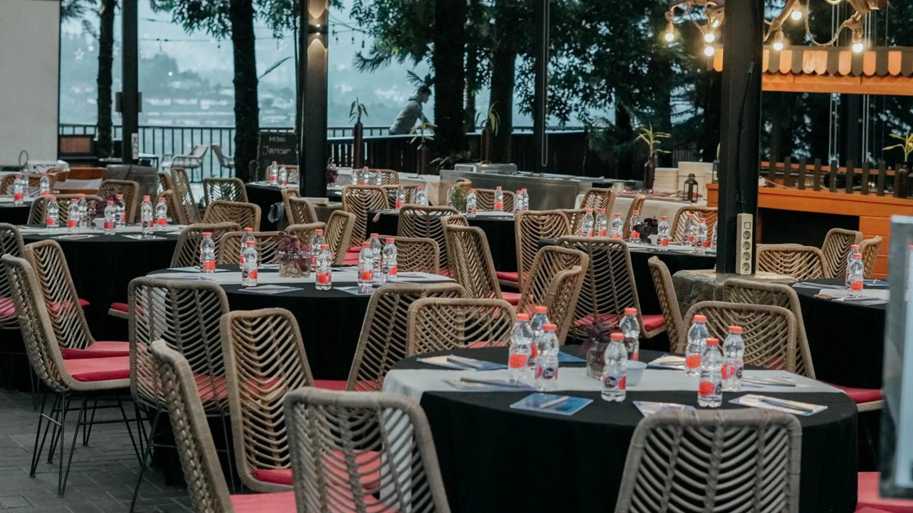 Restaurant/places to eat in Damar Langit Resort