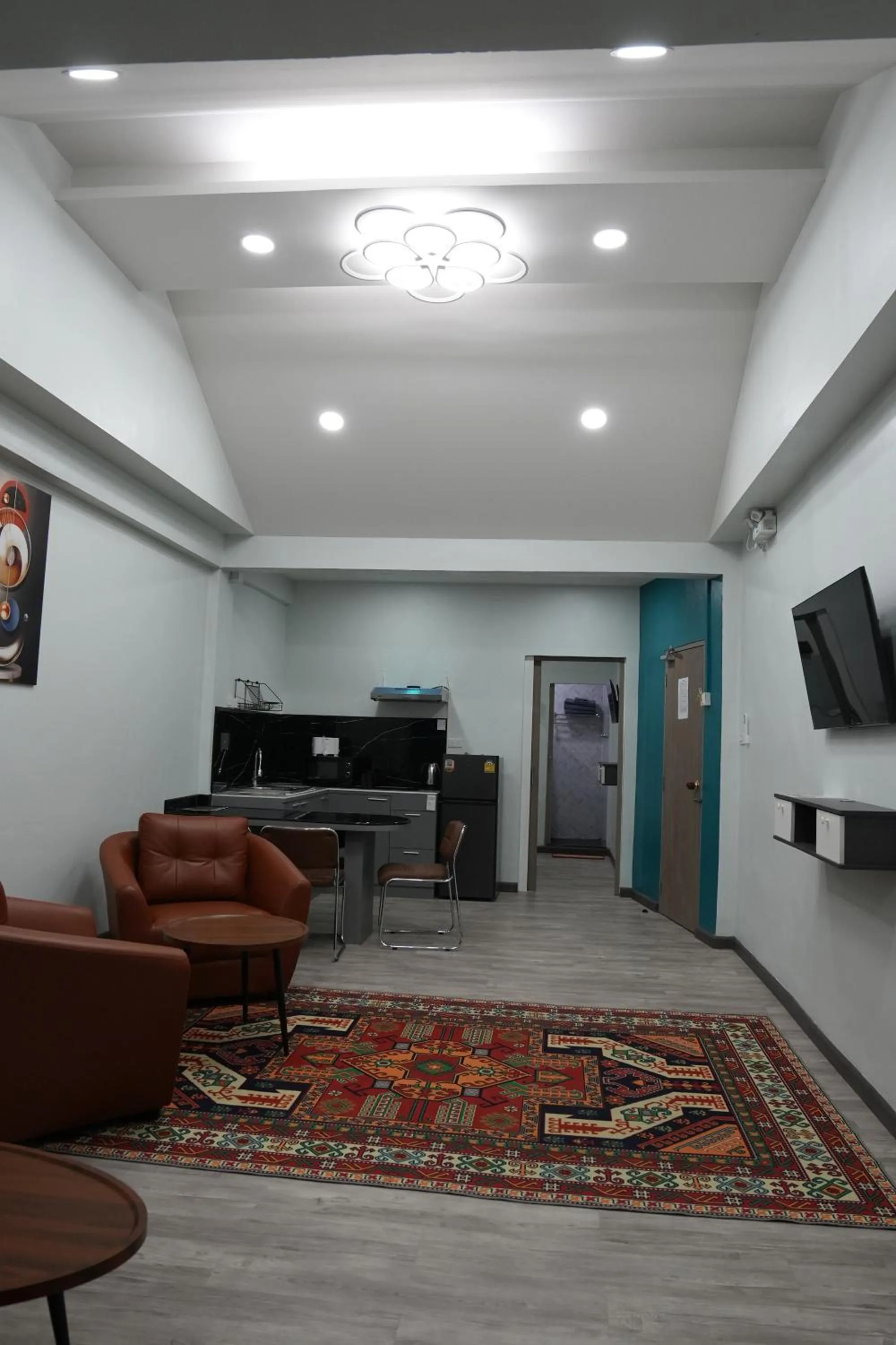 Kitchen or kitchenette in SkyLink Homes - Pattunaam - Airport Link & BTS Chidlom