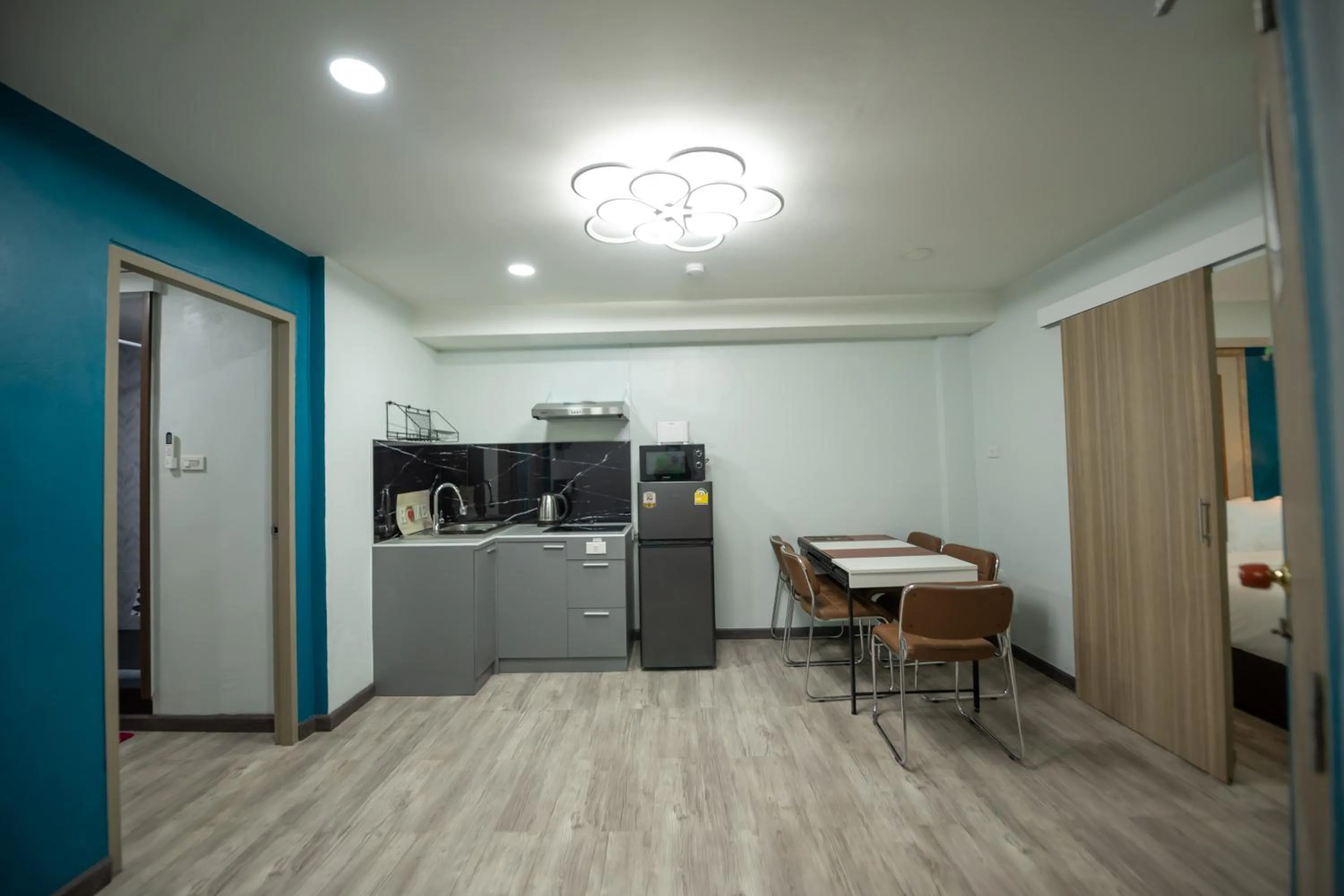 Kitchen or kitchenette in SkyLink Homes - Pattunaam - Airport Link & BTS Chidlom